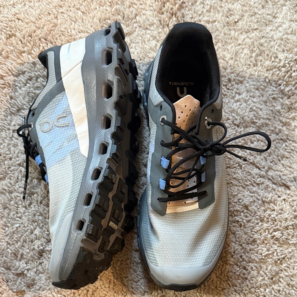 On Running women’s cloud vista pale Blue, gray and pale pink  Shoes